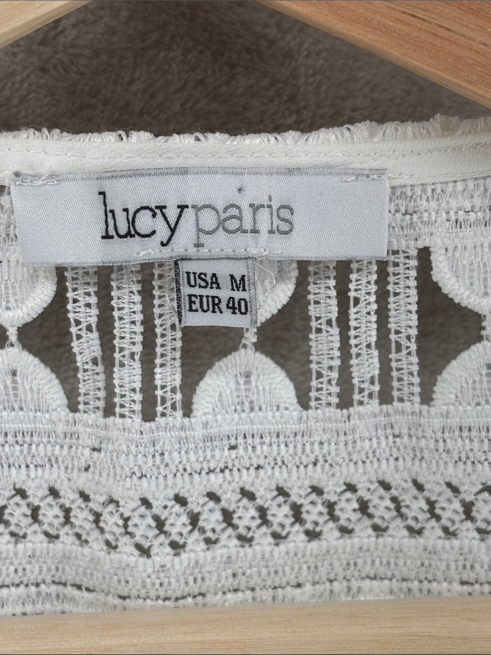 Lucy Paris White Crochet V-Neck Lace Top Size M - Picture 2 of 7